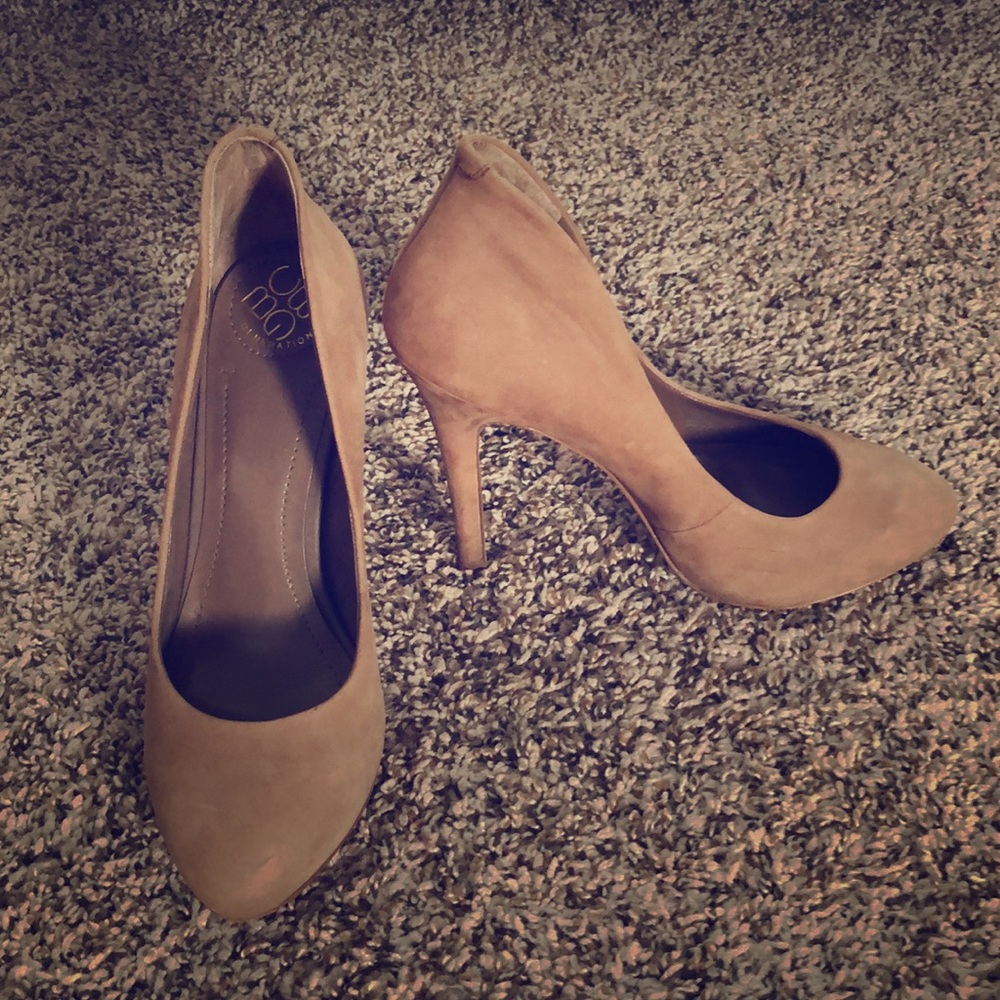 BCBG nude pump
